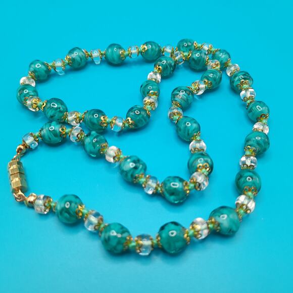 Green Murano Art Glass, Gold Tone Filigree End Caps, Hand-Knotted, Vintage - Picture 11 of 11